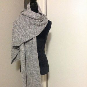 ❄️Caslon light Gray COZY Scarf NWOT